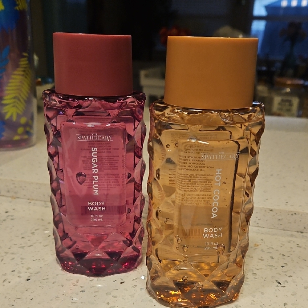 2 THE SPATHECARY BODY WASH SUGAR PLUM AND HOT COCOA